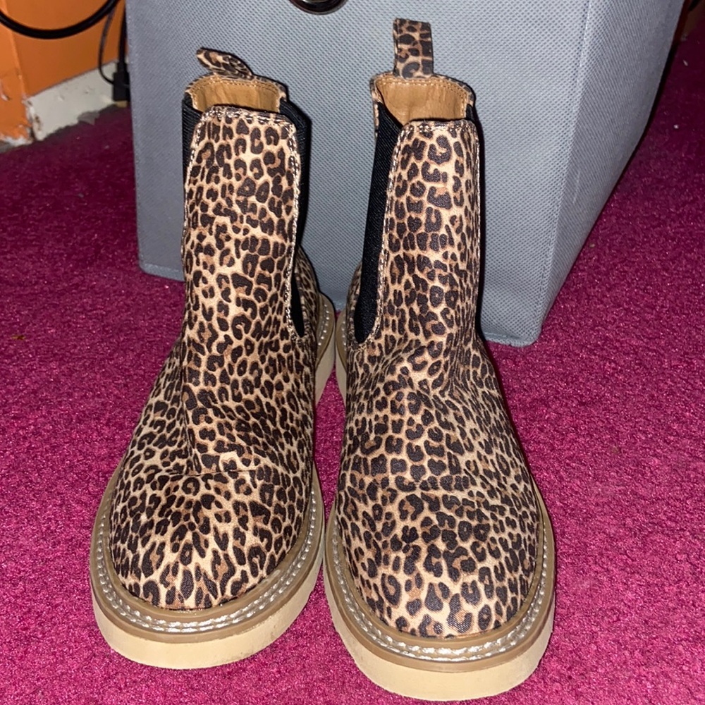 Cheetah print booties size 6.5